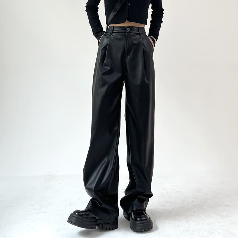 フェイクレザーワイドタックパンツ